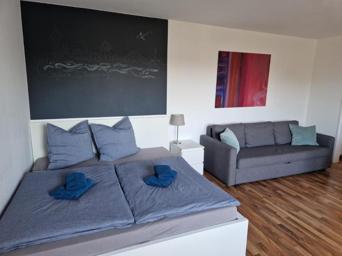 Apartamento Well Located Flat With Balcony Düsseldorf Exterior foto