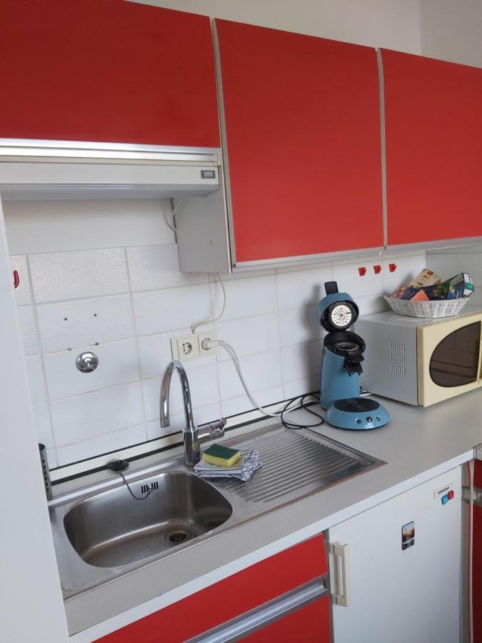 Apartamento Well Located Flat With Balcony Düsseldorf Exterior foto